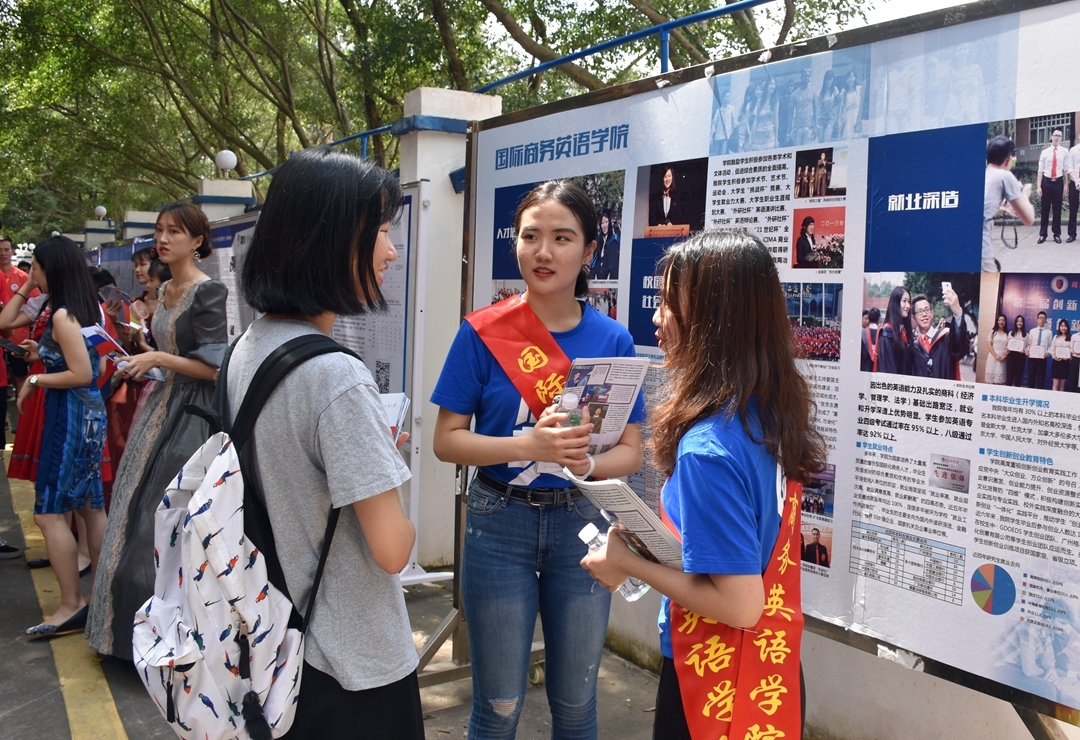 新疆广汇训练开放日，清晨迎来里程碑引欢呼，欧联在即，细节决定成败的简单介绍